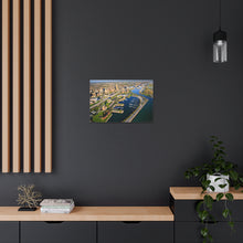Cargar imagen en el visor de la galería, Arte de pared aéreo frente al mar de Buffalo