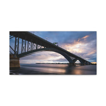 Cargar imagen en el visor de la galería, Arte de pared con diseño de puente de la paz Buffalo NY
