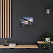 Cargar imagen en el visor de la galería, Arte de pared con diseño de puente de la paz Buffalo NY