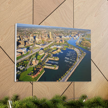 Cargar imagen en el visor de la galería, Arte de pared aéreo frente al mar de Buffalo