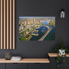Cargar imagen en el visor de la galería, Arte de pared aéreo frente al mar de Buffalo