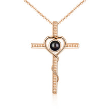 Cargar imagen en el visor de la galería, Collar con colgante de cruz de proyección fotográfica de búfalo