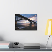 Cargar imagen en el visor de la galería, Arte de pared con diseño de puente de la paz Buffalo NY