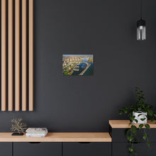 Cargar imagen en el visor de la galería, Arte de pared aéreo frente al mar de Buffalo