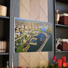Cargar imagen en el visor de la galería, Arte de pared aéreo frente al mar de Buffalo