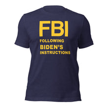 将图片加载到图库查看器,FBI 遵循拜登指示 T 恤