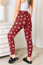 Load image into Gallery viewer, Holiday Snowflake Print Leggings

