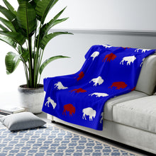 Cargar imagen en el visor de la galería, Manta polar Sherpa roja y blanca de búfalo