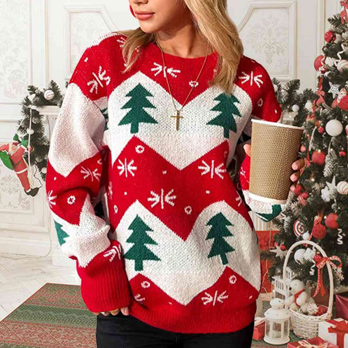 Suéter navideño feo de árboles rojos, blancos y verdes